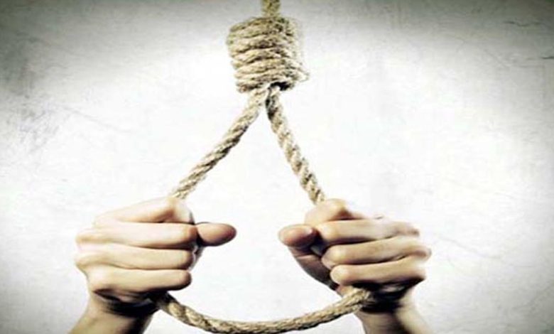 Teenager commits suicide by hanging, chaos in the family