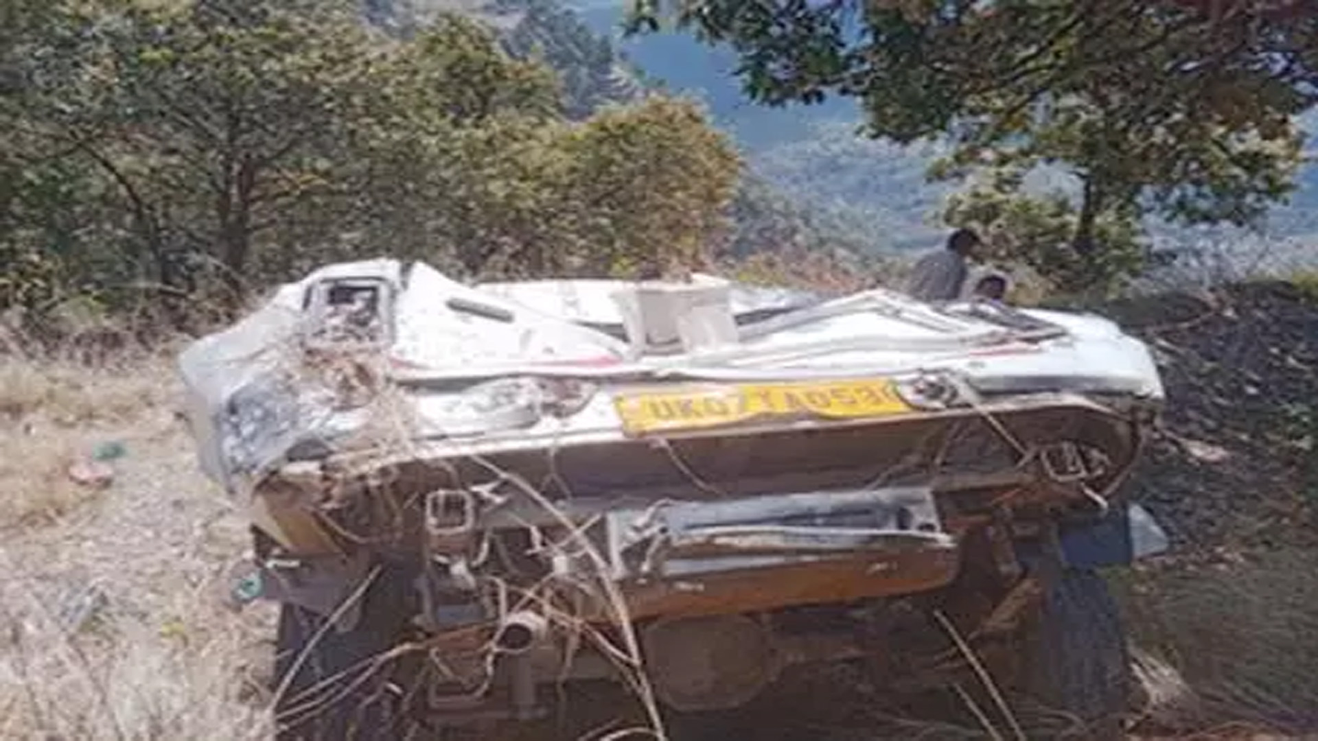 Vehicle fell into 150 meter deep gorge, two dead, 11 injured