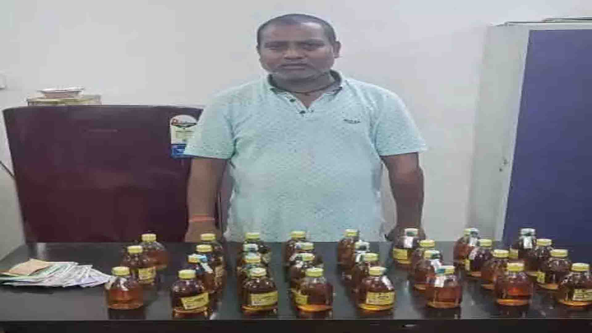 Tikrapara police caught liquor Kochiya