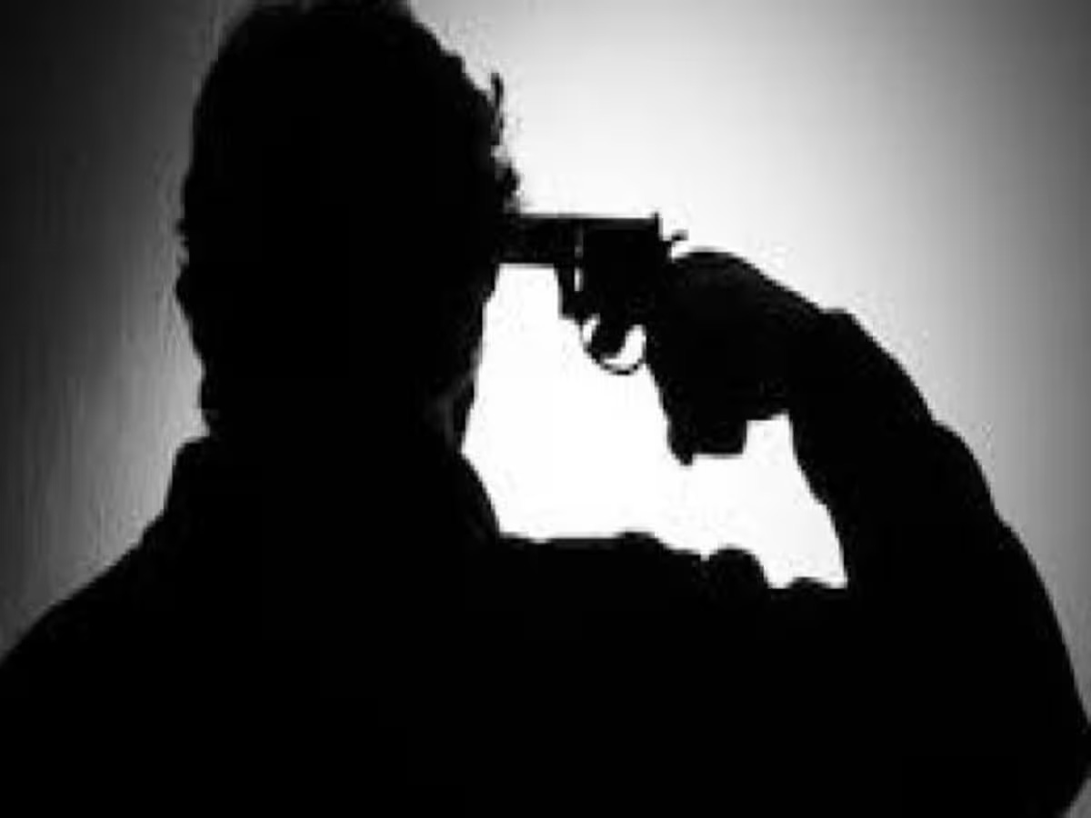 Constable commits suicide by shooting himself in Datia