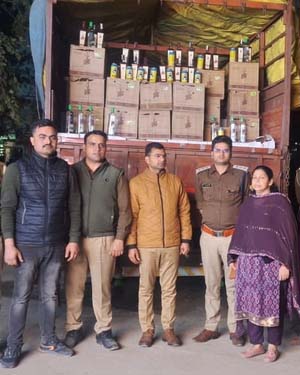 Liquor worth Rs 35 lakh seized from canter in Greater Noida, search for absconding driver intensifies