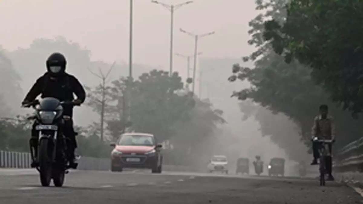 Minimum temperature in Delhi 10 degrees, AQI bad