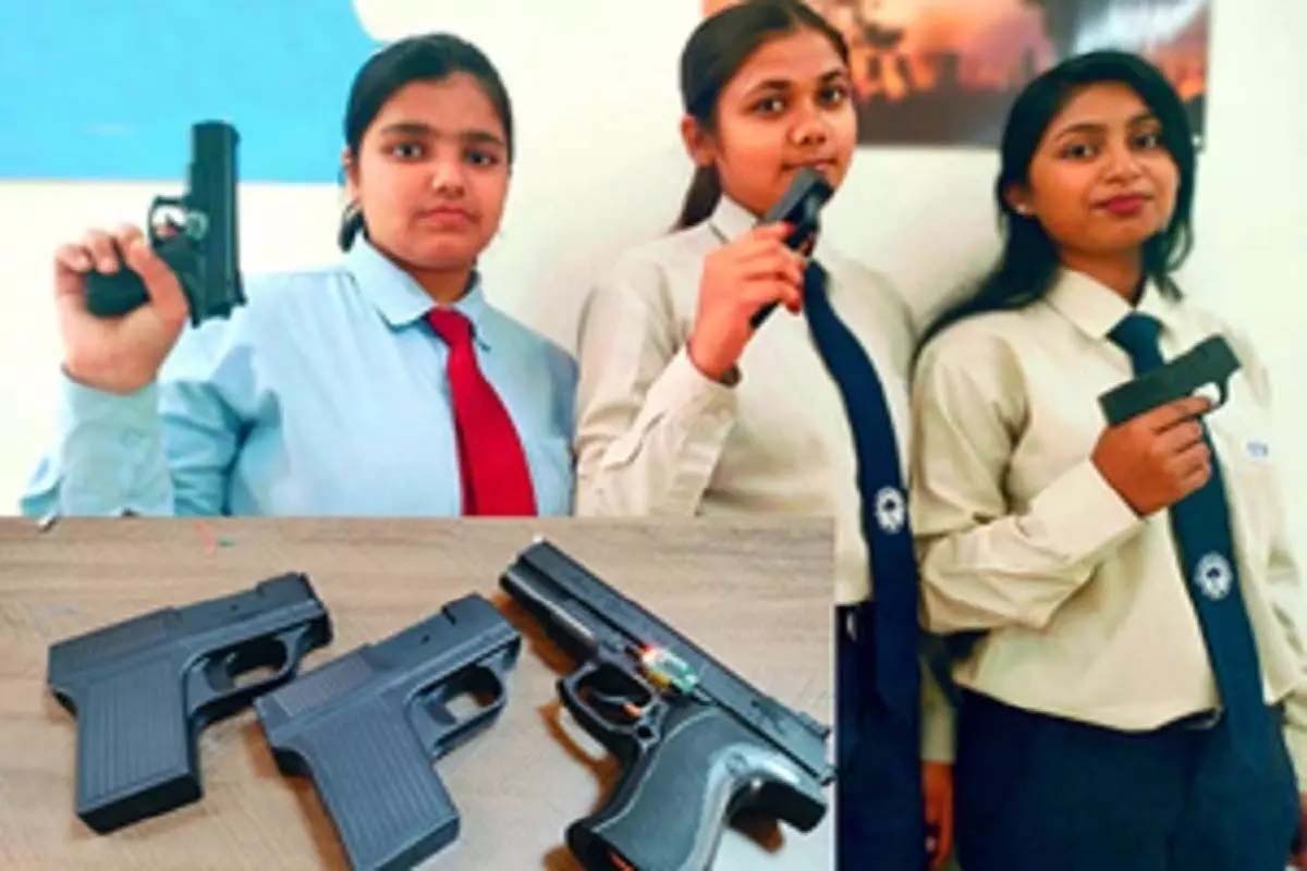 Girls made electric pistol, will teach miscreants a lesson