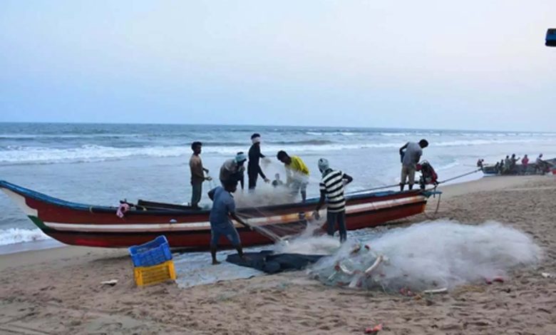 Sri Lankan Navy arrested seven Indian fishermen