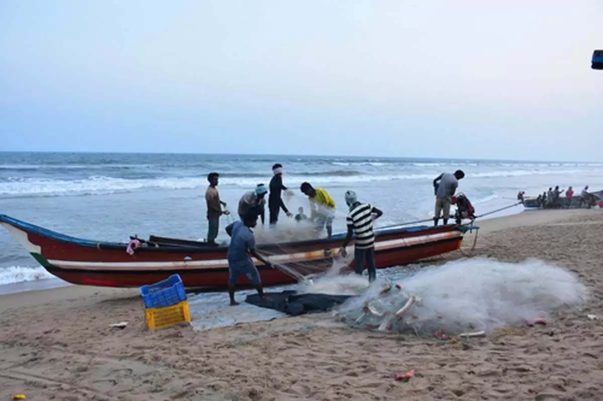 Sri Lankan Navy arrested seven Indian fishermen