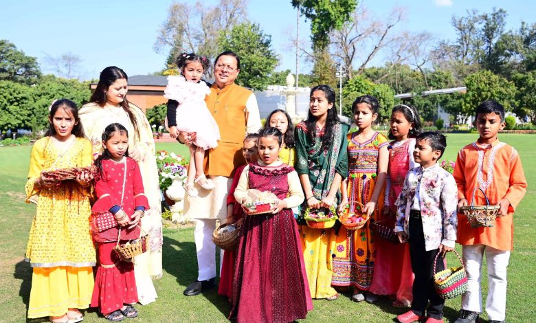 CM Dhami celebrated Uttarakhand's folk festival Phuldei with his family