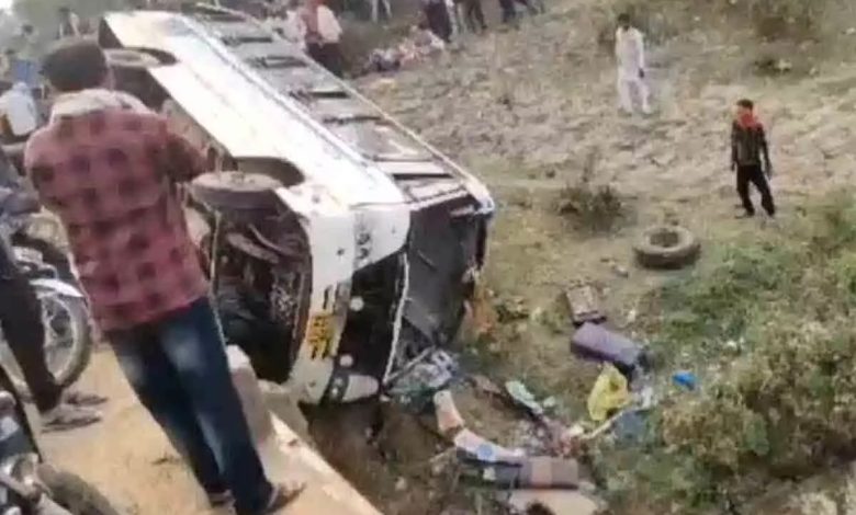 Bus crashes on river bank, 30 people injured