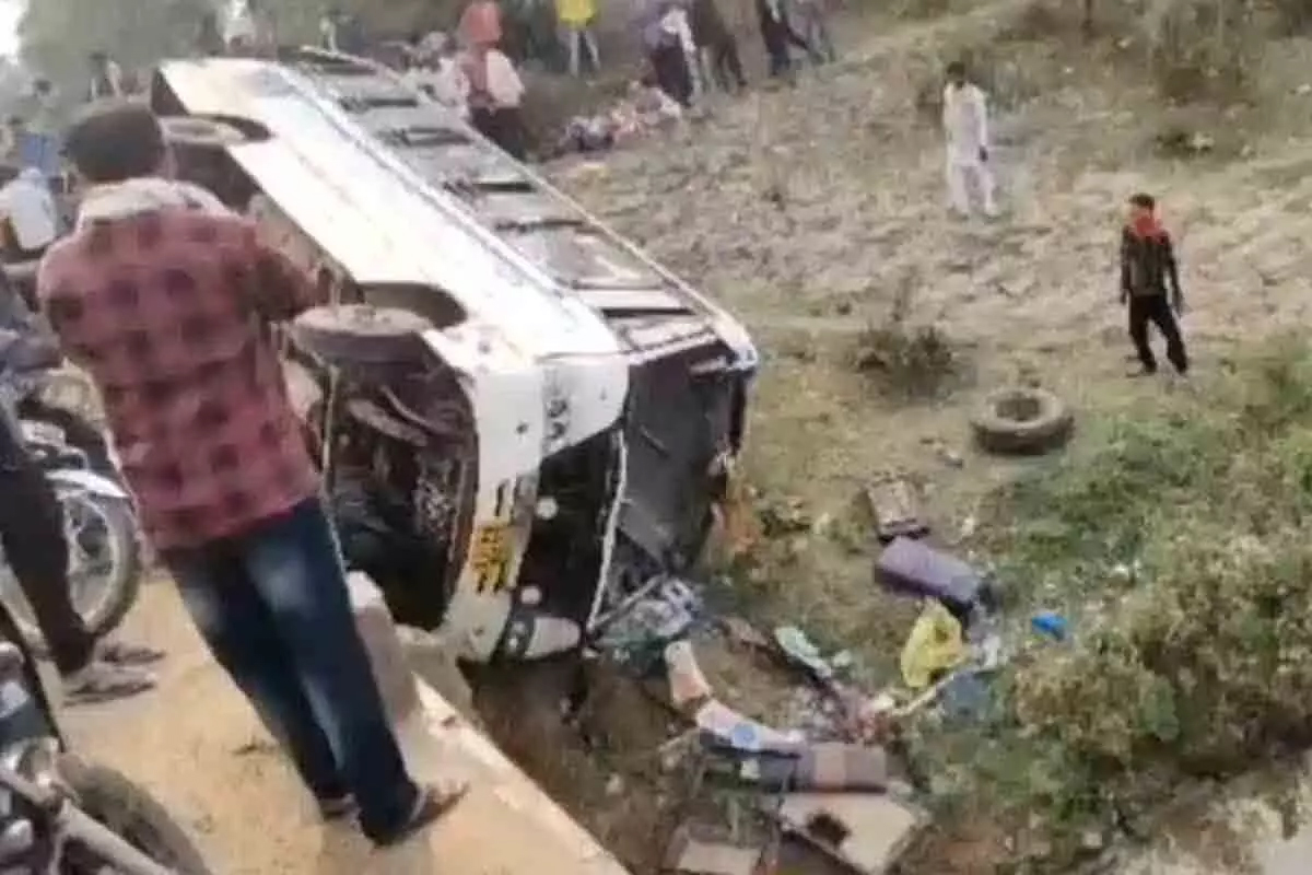 Bus crashes on river bank, 30 people injured