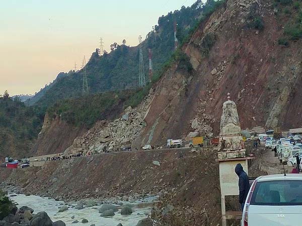 Jammu-Srinagar National Highway blocked due to falling stones