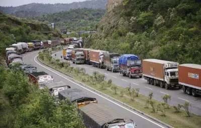 Srinagar-Jammu highway closed for traffic