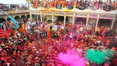 You can also participate in Holi of Mathura Barsana
