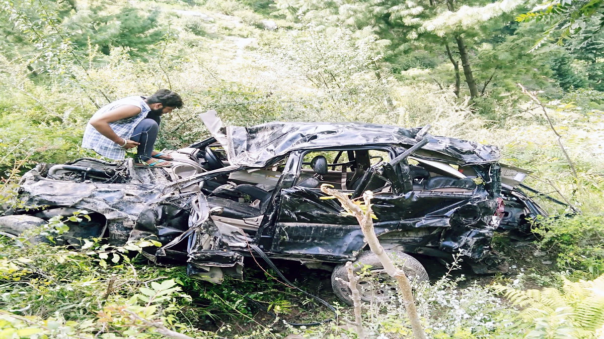 Jammu Kashmir: 4 killed, 2 injured after vehicle falls into ditch in Ramban