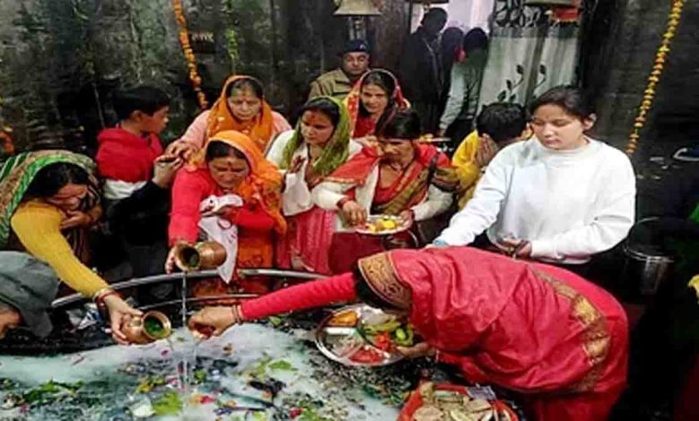 On the occasion of Mahashivratri, a flood of faith gathered at all the Shiva temples of Bageshwar