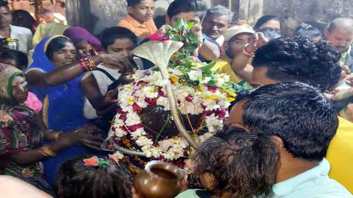 Crowd of devotees gathered in Shiva temples across the state including Bhopal in the capital