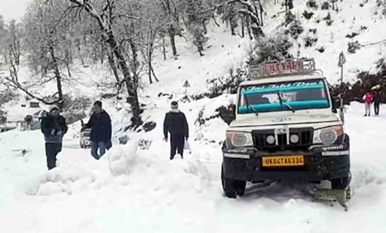 The last village of China border area in Chamoli is covered with three feet of snow these days