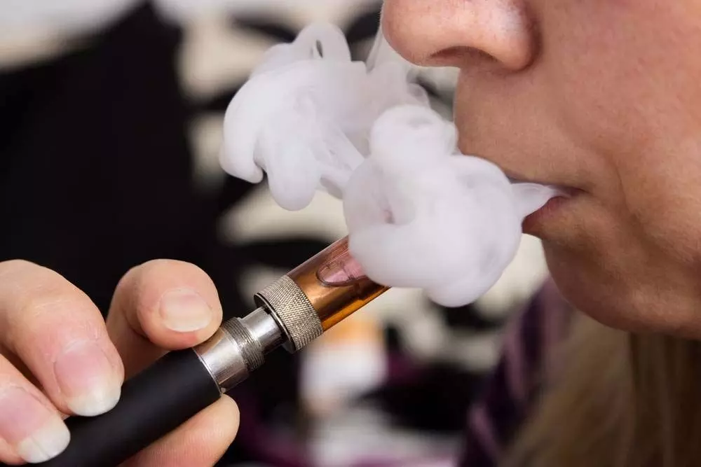 1 arrested with banned foreign e-cigarette