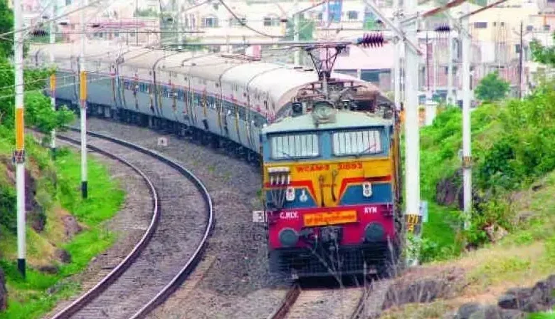 Assistant Loco Pilot of Visakhapatnam-Guntur Simhadri Express praised for bravery