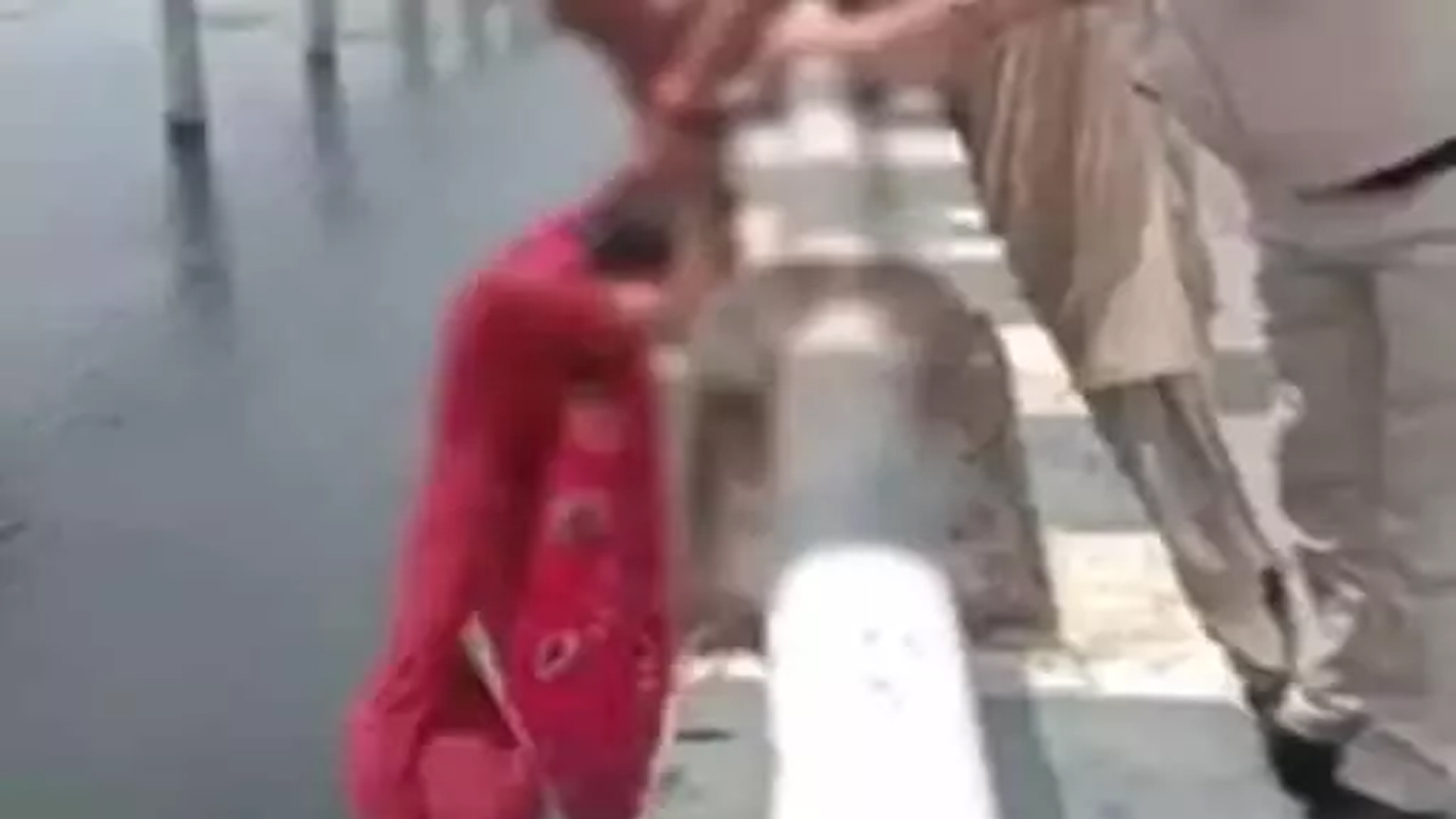 The girl was about to jump from the bridge, the policeman saved her life