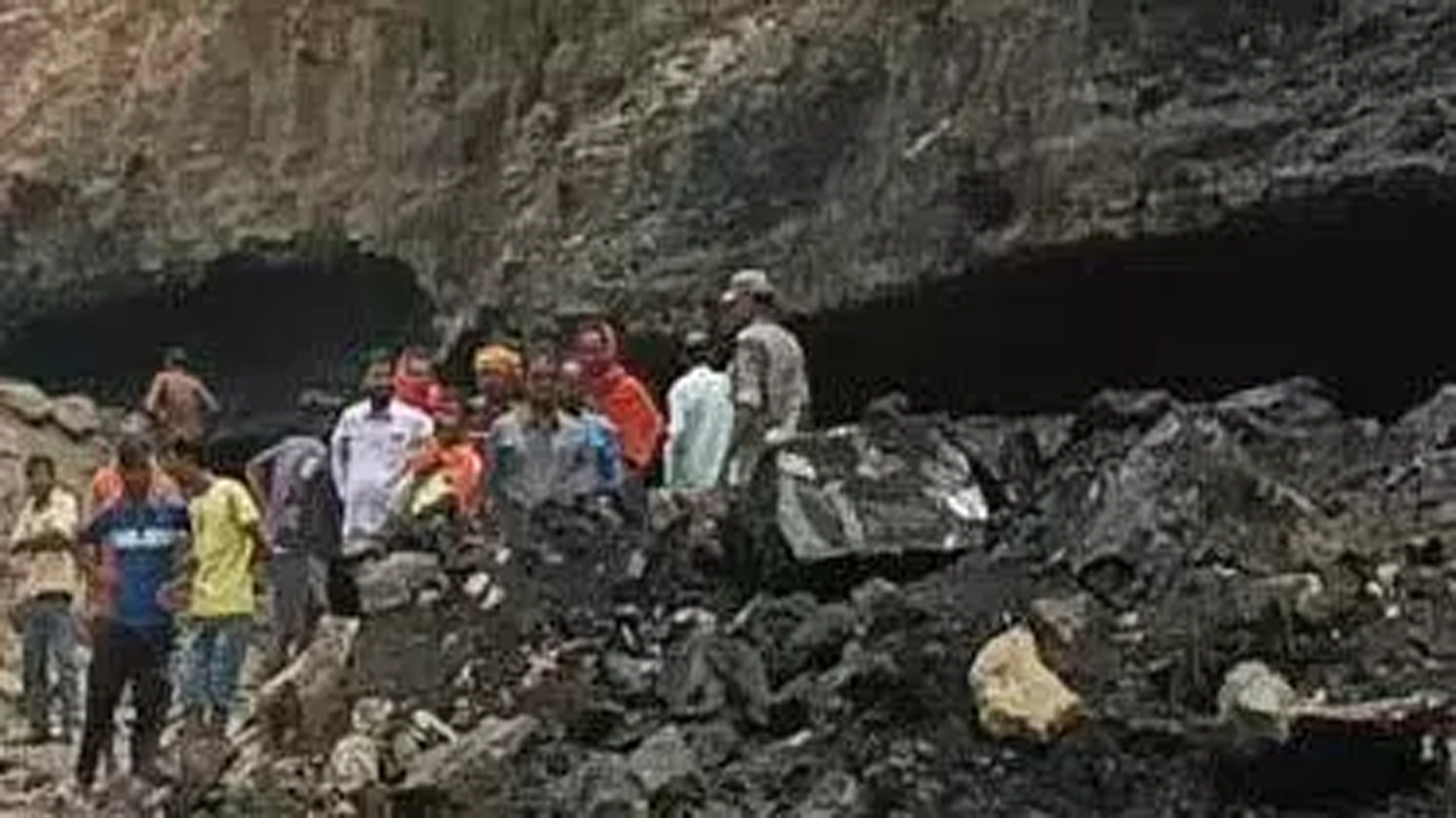 2 teenagers who came to extract coal died in an accident in the mine