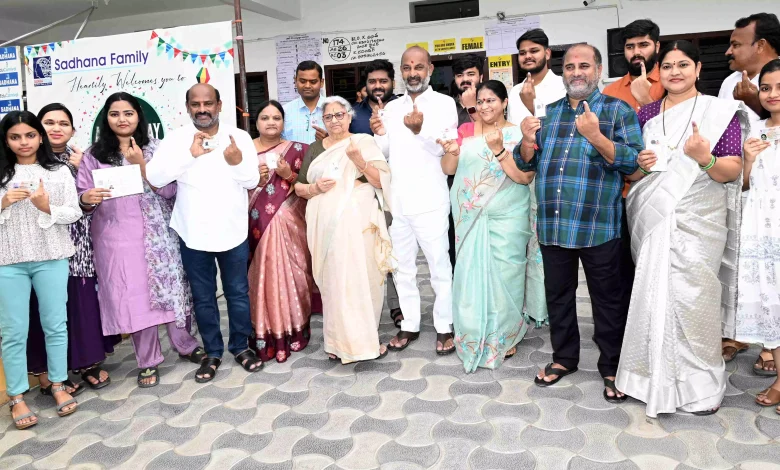 Despite the heat, voting increased rapidly in Karimnagar