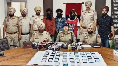 3 arrested with 40 stolen cellphones