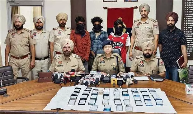 3 arrested with 40 stolen cellphones