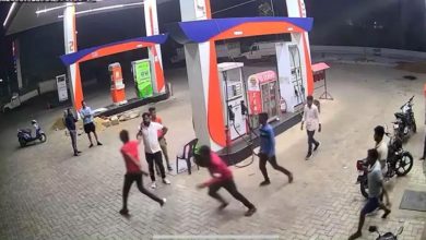 Violent clash in petrol pump, knives and sharp weapons used
