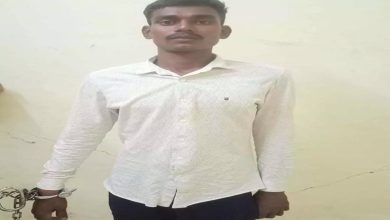 Young man roaming with knife in old colony arrested