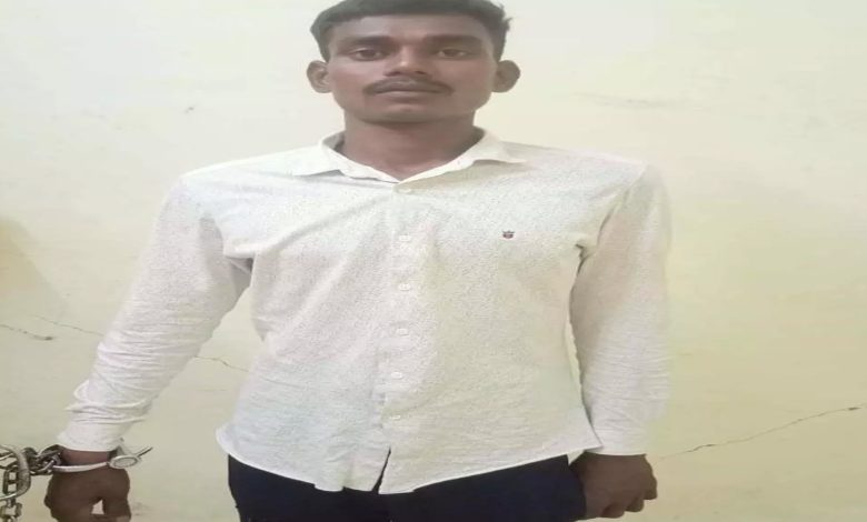 Young man roaming with knife in old colony arrested