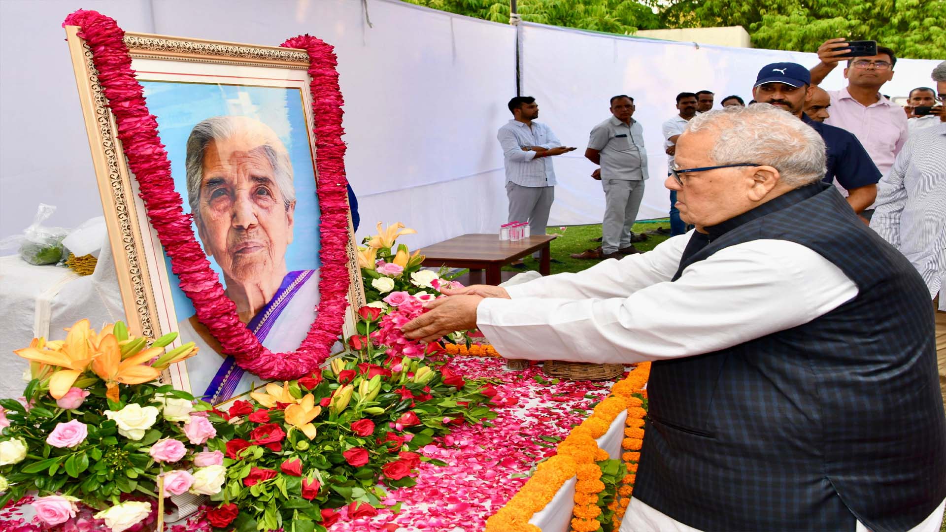 The Governor himself. Tributes paid to Dr. Kamala Beniwal