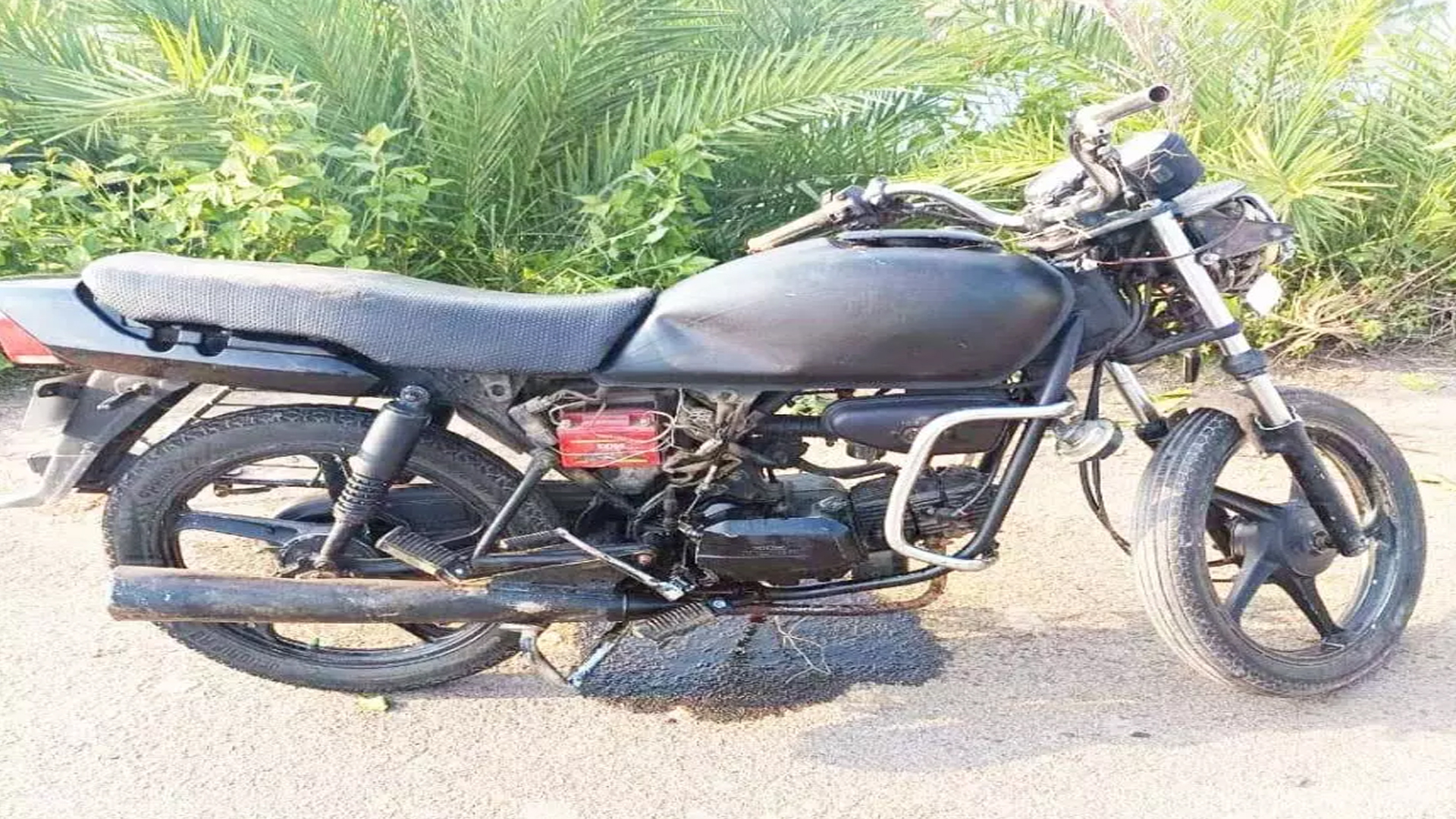 Damaged bike seen on the road, dead body of youth found in the forest