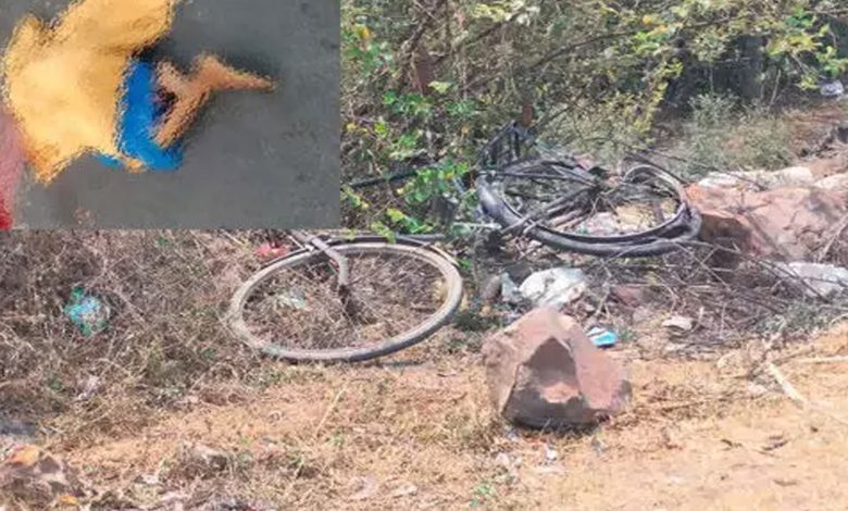 Bicycle crushed by speeding vehicle, wife dead and husband injured