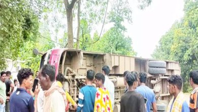 Speeding passenger bus overturned, accident happened while saving bike driver