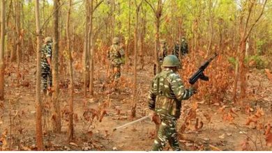 Naxalite commander Jagdish hiding in the hill, force surrounded