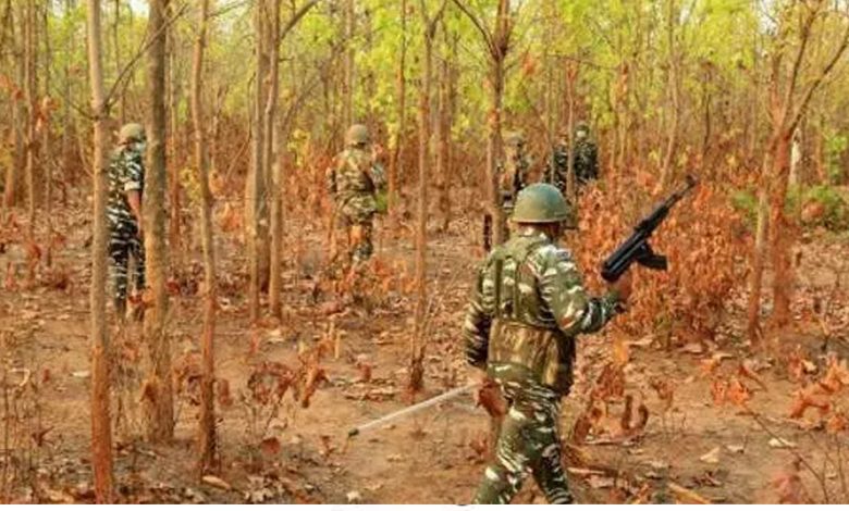 Naxalite commander Jagdish hiding in the hill, force surrounded