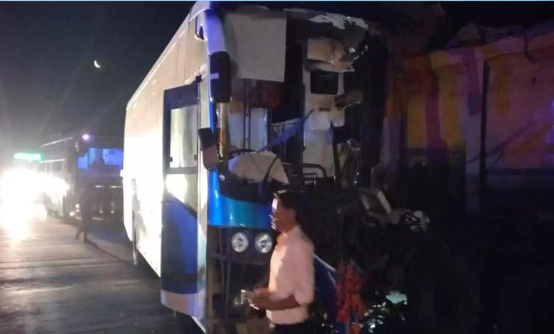 Bus collides with trailer, 15 passengers injured