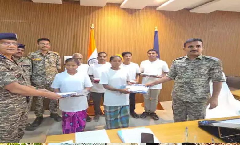 6 Naxalites surrendered, including a couple