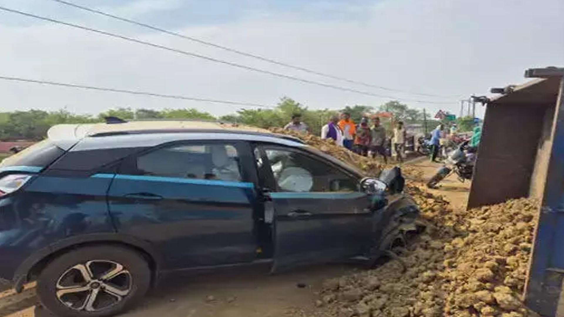 Farmer leader injured in Raipur, speed tractor overturns