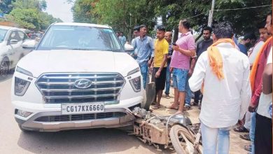 Car hits bike rider, major accident averted