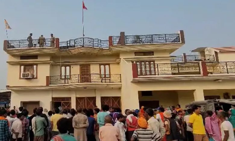 UP Man Shoots Mother, Bludgeons Wife, Throws Children From Roof, Then Kills Self