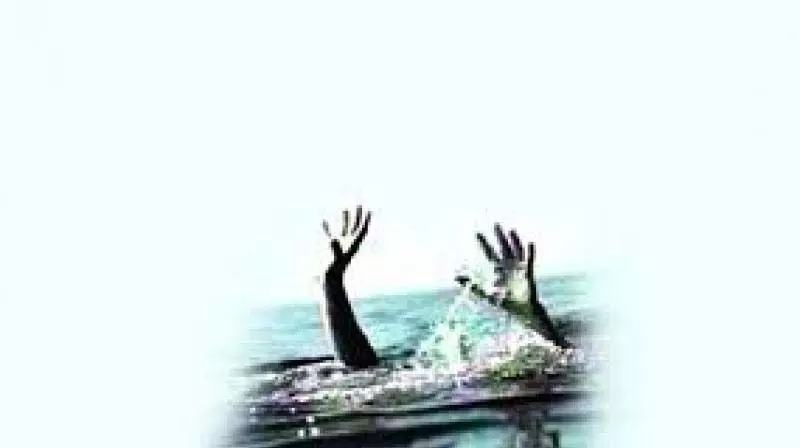 Andhra Pradesh News: Rajamahendravaram Two Town Police rescues drowning woman