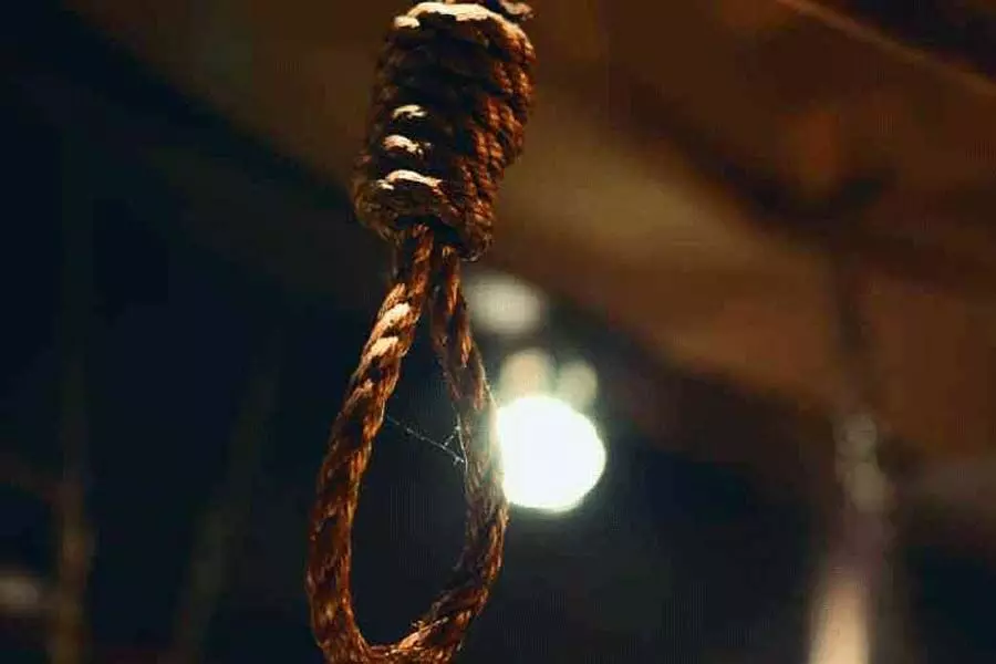 Calcutta: Body of a fourth year student of IIT Kharagpur found hanging from a noose in the hostel