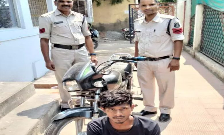 He made his friend a thief as well, the cunning young man was arrested with his bike