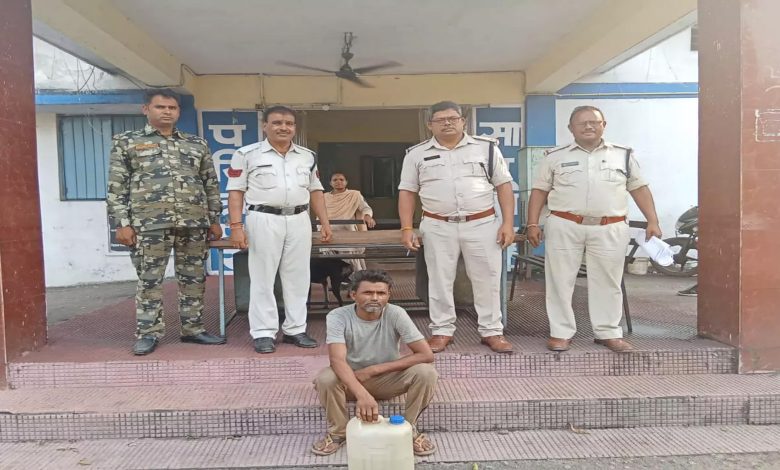 Raigarh: Two arrested for selling illicit liquor near a dhaba