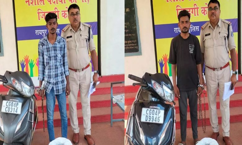 2 accused arrested for transporting liquor in Mandir Hasaud area