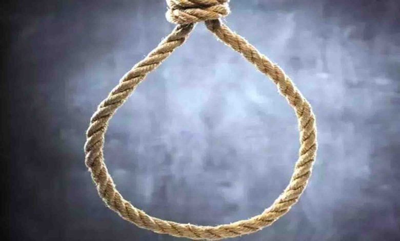 Suicide News: Woman commits suicide by hanging, family in shock