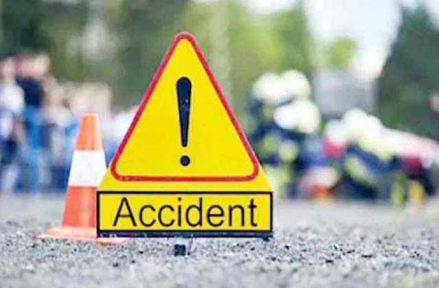 Accident: A young man was hit by a bus while crossing the road and died