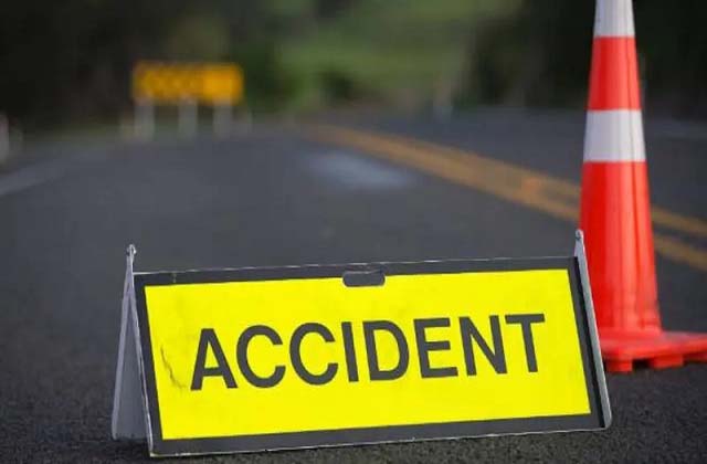 Accident: 2 young men travelling in a car died in a road accident