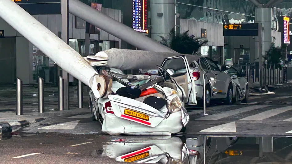 Flights canceled due to roof collapse at Delhi Airport, passengers are facing huge problems