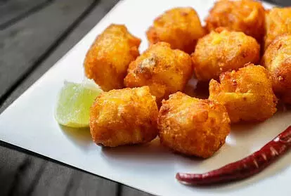 Life Style: Make fruit filled Laccha Pakora on your Monday